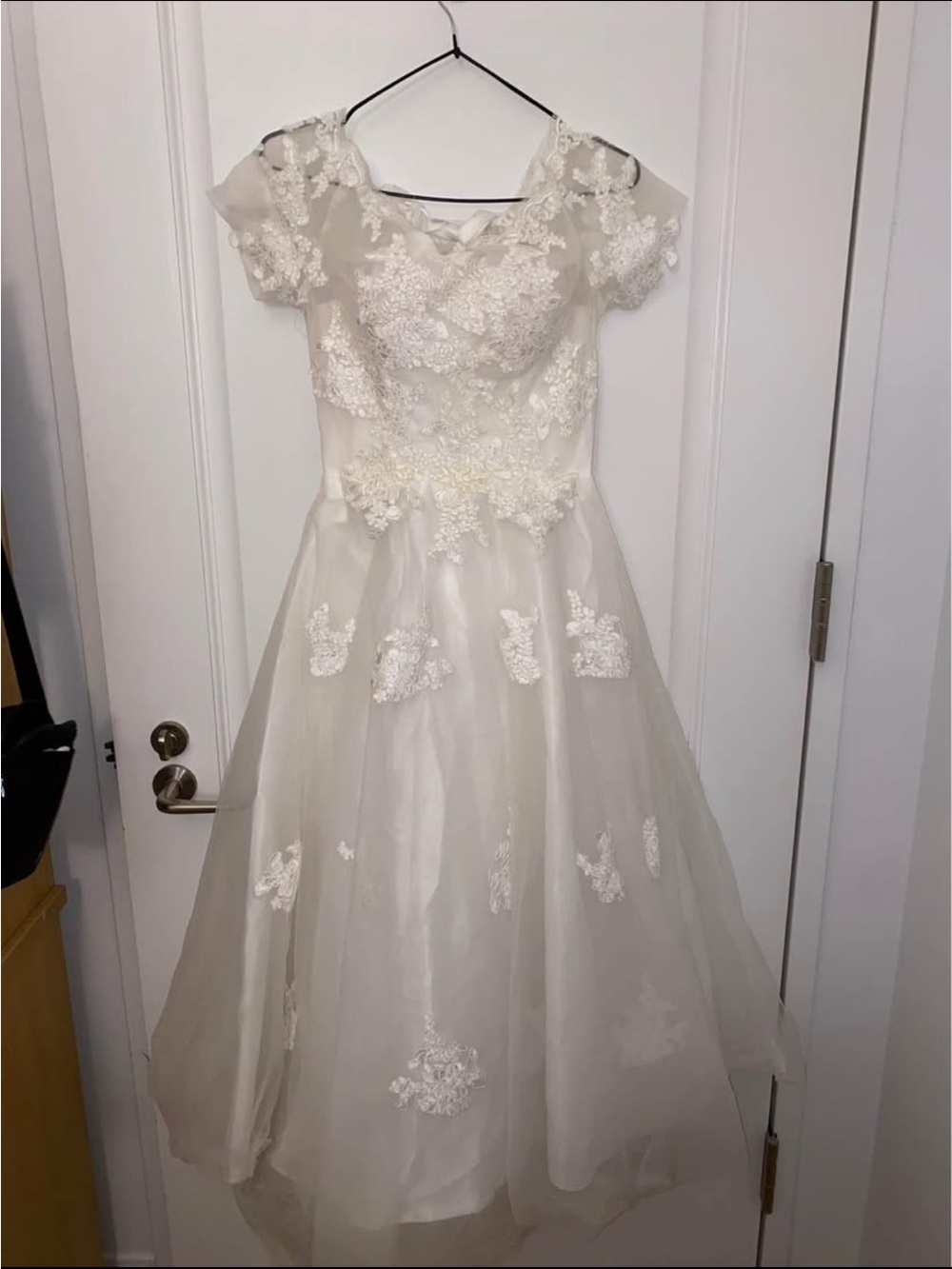 Cream Lace Appliqué Party Wedding Dress